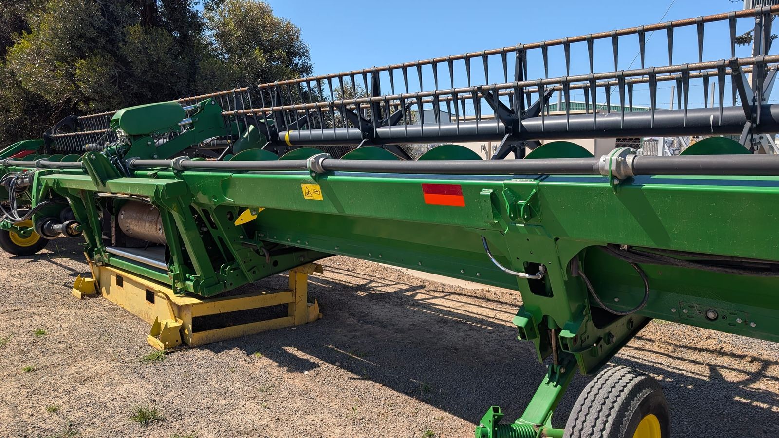 John Deere 740D 40ft flex draper front, transport wheel and drive end framing