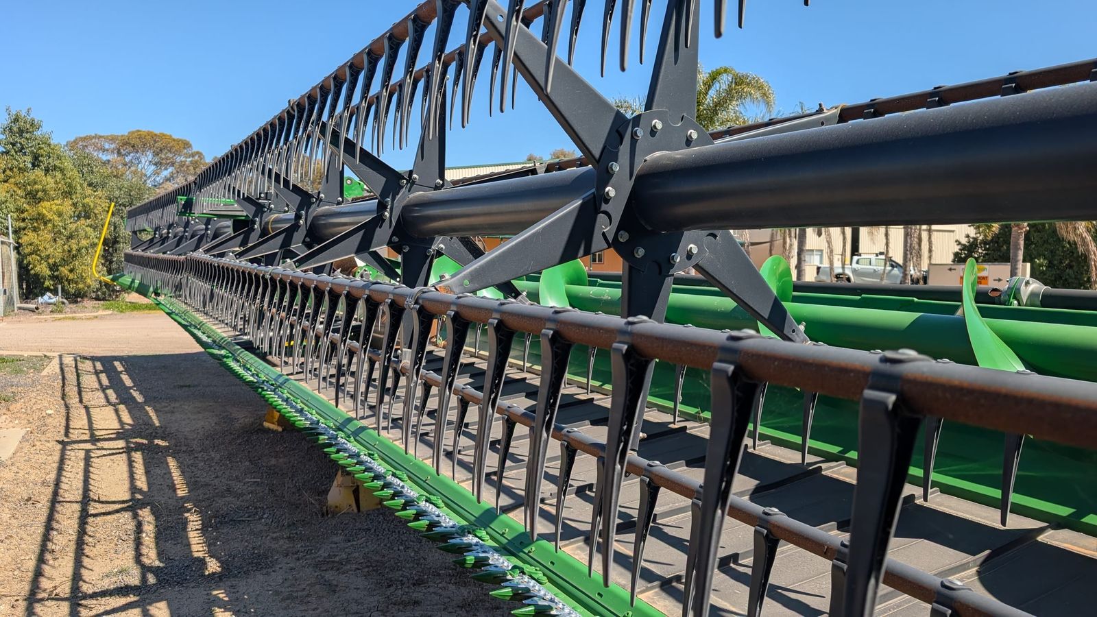 John Deere 740D 40ft flex draper front, cutterbar and reel tines in close detail