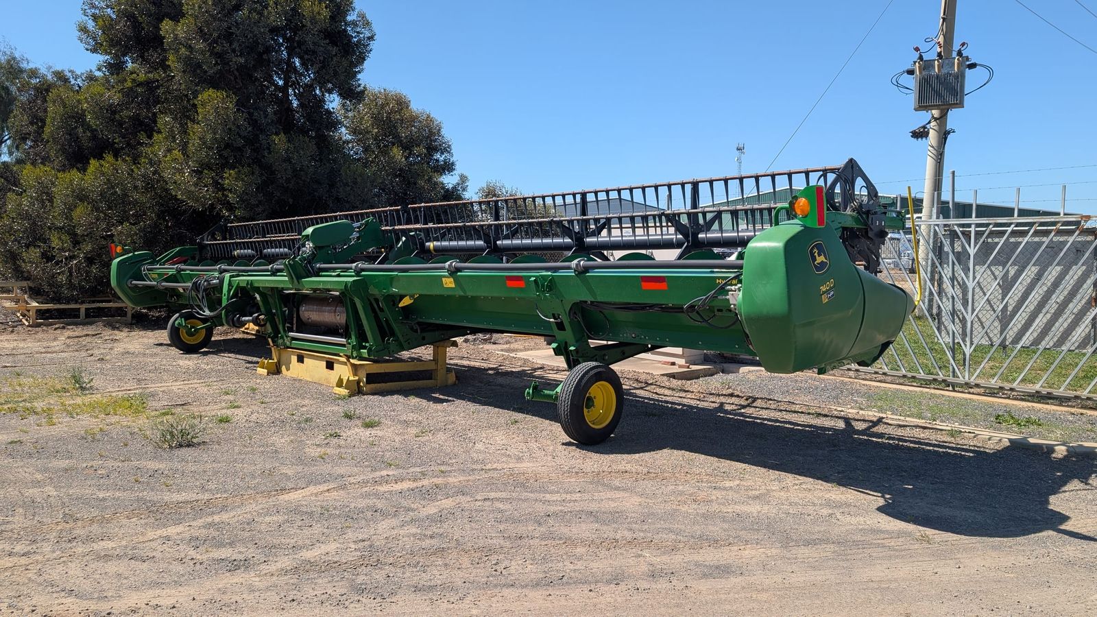 John Deere 740D 40ft flex draper front, full side profile in the HFR yard at Swan Hill