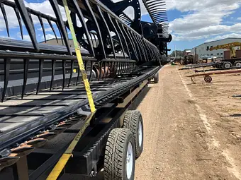 MacDon D60 40ft — full length from front end on brand-new comb trailer