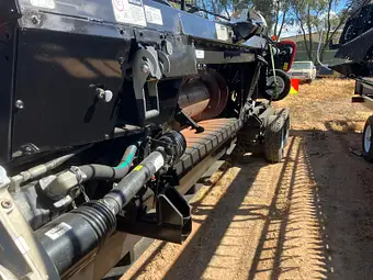 MacDon D60 40ft — centre feeder and hydraulic system